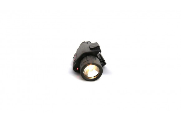 Point rouge sur cible et lampe tactical xenon