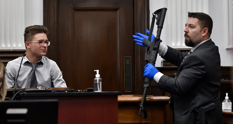 Une arme de catégorie B est examinée au tribunal