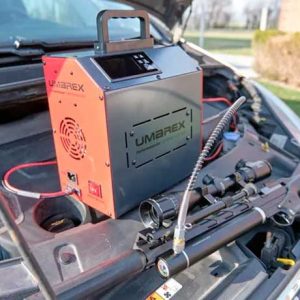 Carabine-PCP-recharge-avec-un-compresseur-PCP-portable-branché-sur-batterie-de-voiture