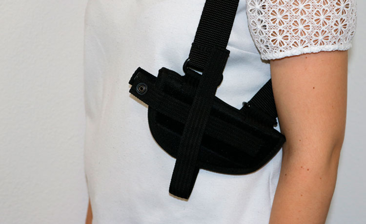 Lorsque vous enfilez votre holster, placez l'arme du côté opposé de votre main dominante
