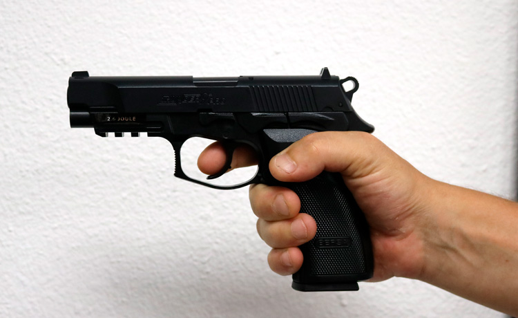 Bersa Thunder 9 Pro en joue.